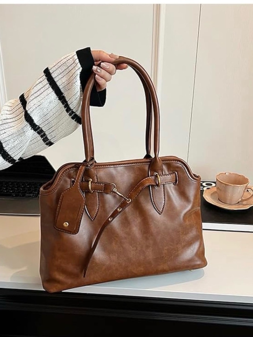 Classic Brown Leather Shoulder Bag - Picture 2 of 5